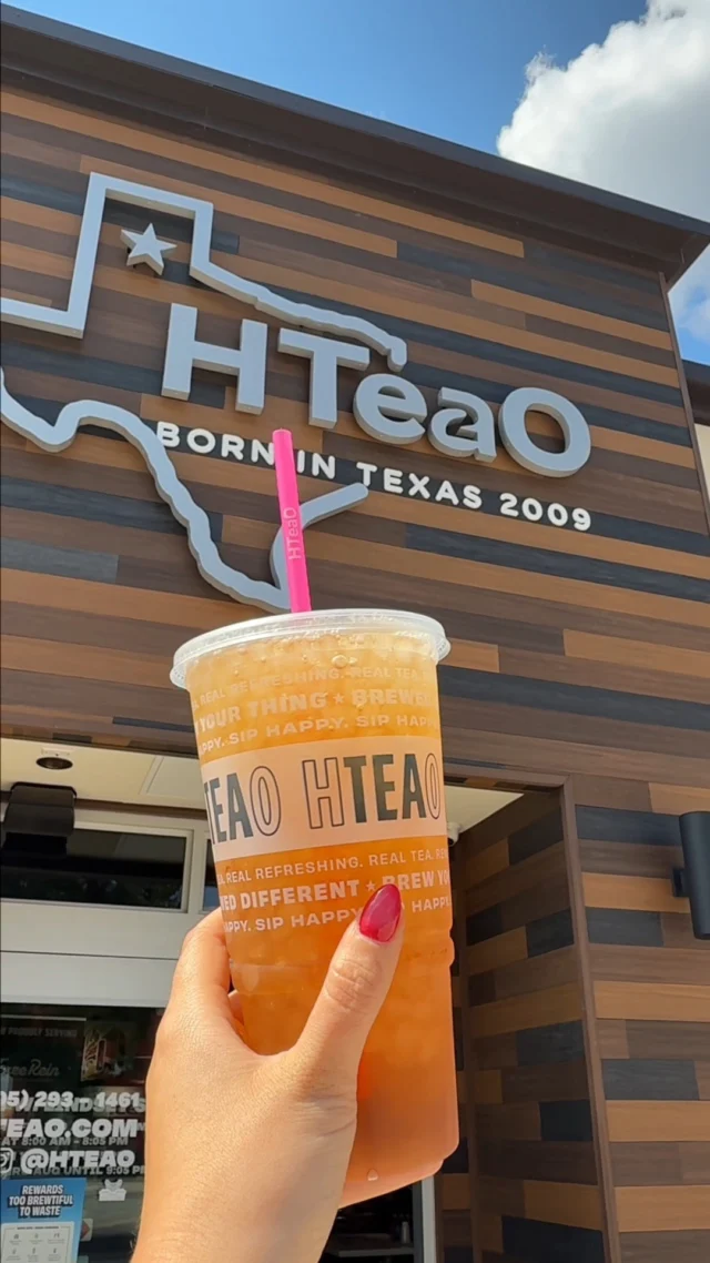 What's our go-to fall sip? Easy! Caramel Apple Iced Tea, duh! 🙄😏